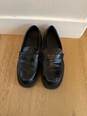 Vintage Black Leather Slip-On Loafers